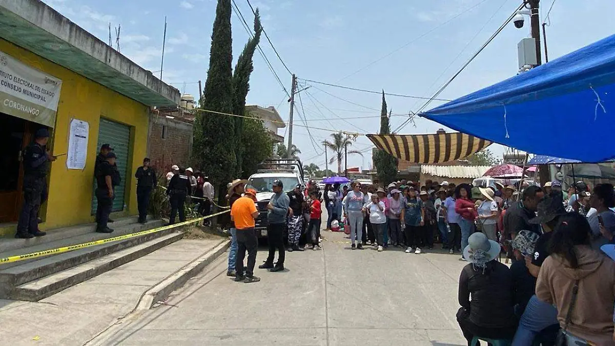 En Coronango, centenares de pobladores protestan a las afueras del Consejo Municipal Electoral